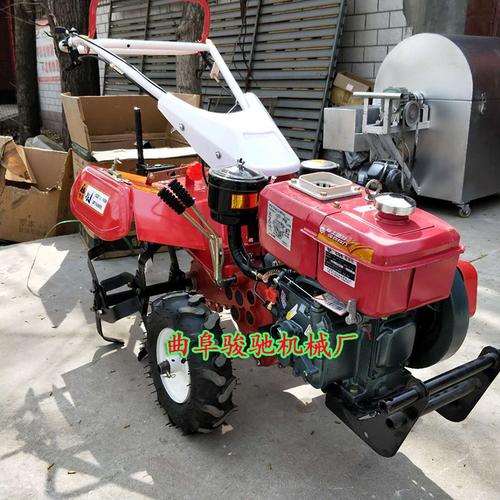 新型農(nóng)用四驅(qū)微耕機(jī) 小型大棚旋耕的得力助手